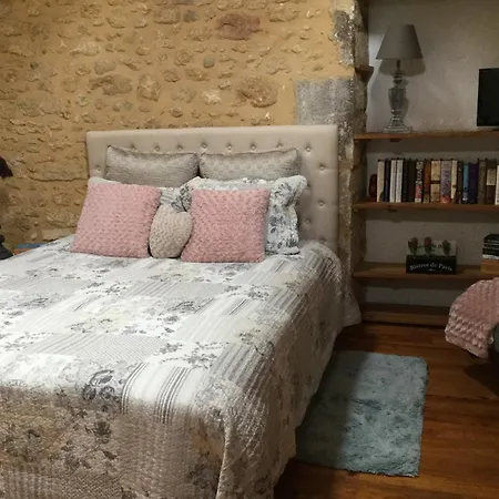 Charming Dordogne Stone - Entire Home, Renovated Living Room, Updated Kitchen - Near Wineries *